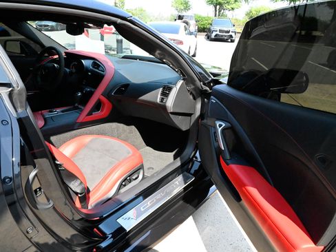 Used 2019 Chevrolet Corvette Z06 RWD image 35