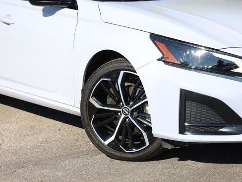 Certified 2025 Nissan Altima 2.5 SR w/ SR Premium Package FWD image 3