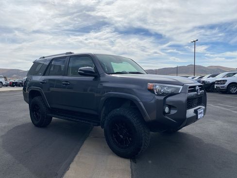 Used 2020 Toyota 4Runner SR5 Premium AWD/4WD image 17
