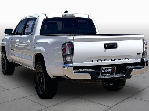 Used 2021 Toyota Tacoma SR5 RWD image 12