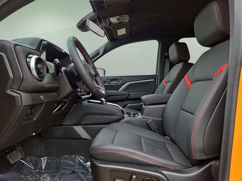 Used 2025 Chevrolet Colorado Z71 w/ Technology Package image 22