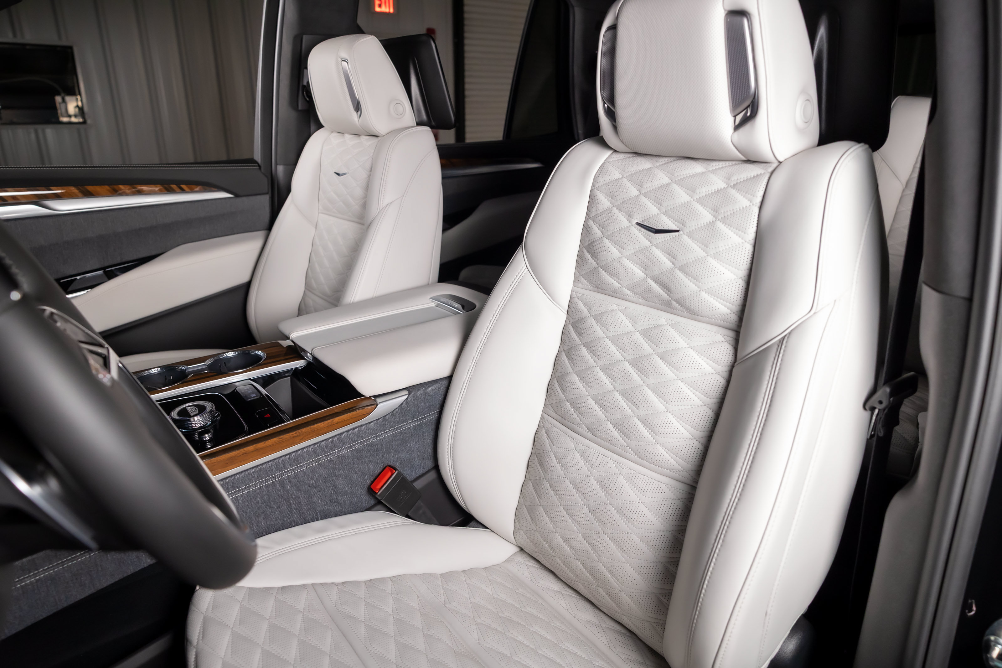 Used 2026 Cadillac Escalade Platinum Sport AWD/4WD image 5