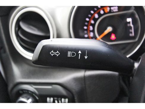 Used 2019 Jeep Wrangler Unlimited Sahara AWD/4WD image 17
