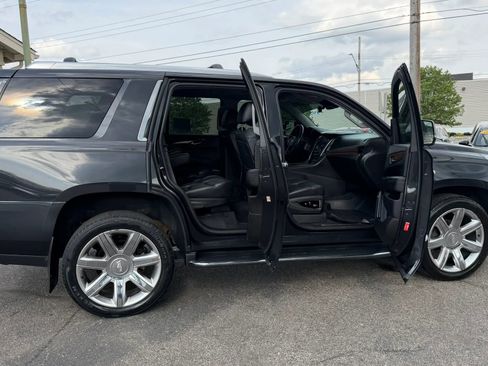 Used 2019 Cadillac Escalade Luxury image 30