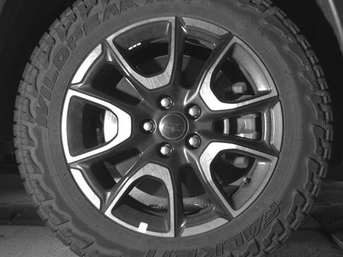 Used 2025 Jeep Compass Trailhawk image 13