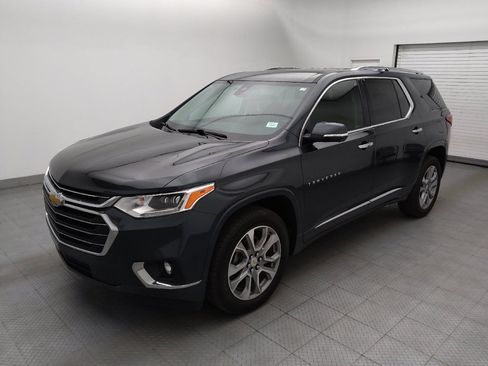 Used 2020 Chevrolet Traverse Premier FWD image 2
