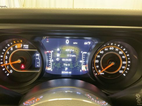 Used 2025 Jeep Wrangler Sahara image 2