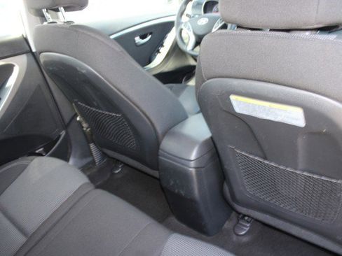 Used 2016 Hyundai Elantra GT FWD image 12