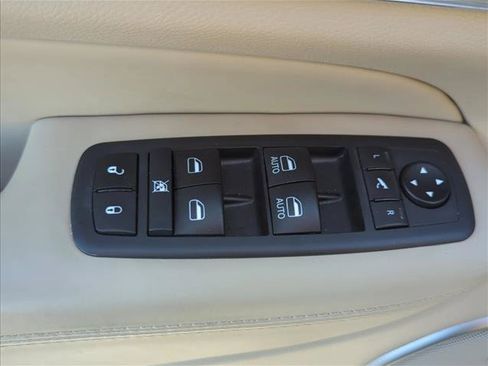 Used 2020 Jeep Grand Cherokee Overland AWD/4WD image 8