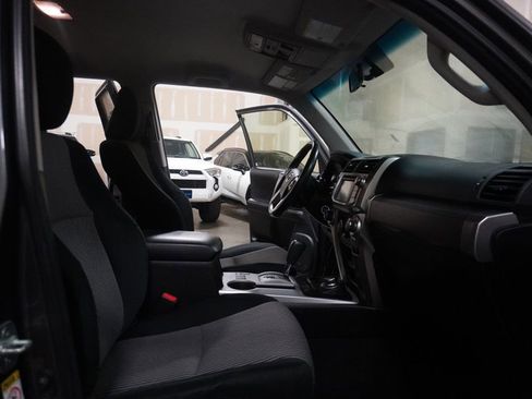 Used 2016 Toyota 4Runner SR5 image 6