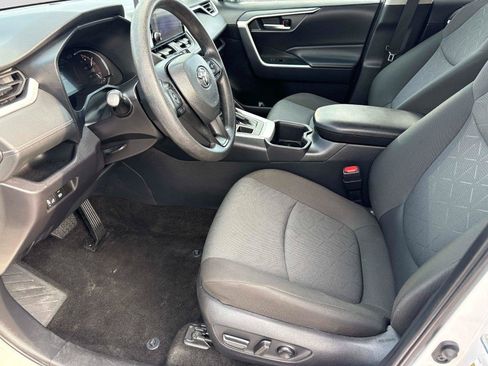 Used 2025 Toyota RAV4 XLE AWD/4WD image 14