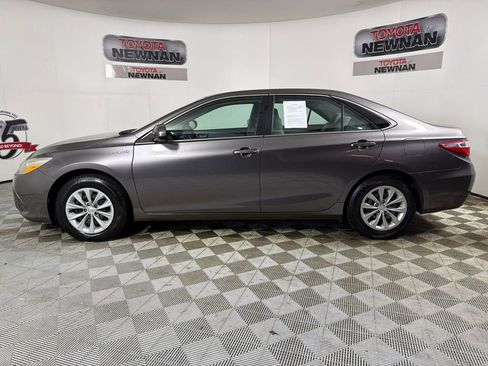 Used 2017 Toyota Camry LE image 6