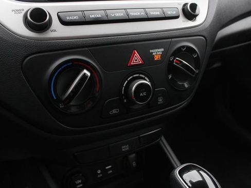 Used 2021 Hyundai Accent SE FWD image 15