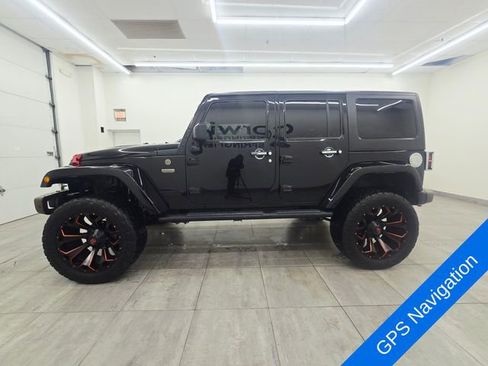 Used 2017 Jeep Wrangler Unlimited Sahara AWD/4WD image 2
