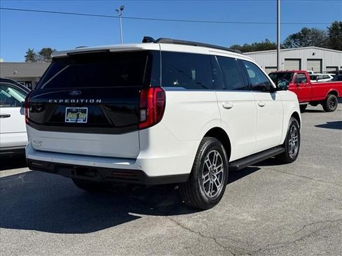 New 2026 Ford Expedition Active image 3