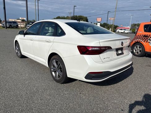 Used 2024 Volkswagen Jetta SE w/ Panoramic Sunroof Package FWD image 7
