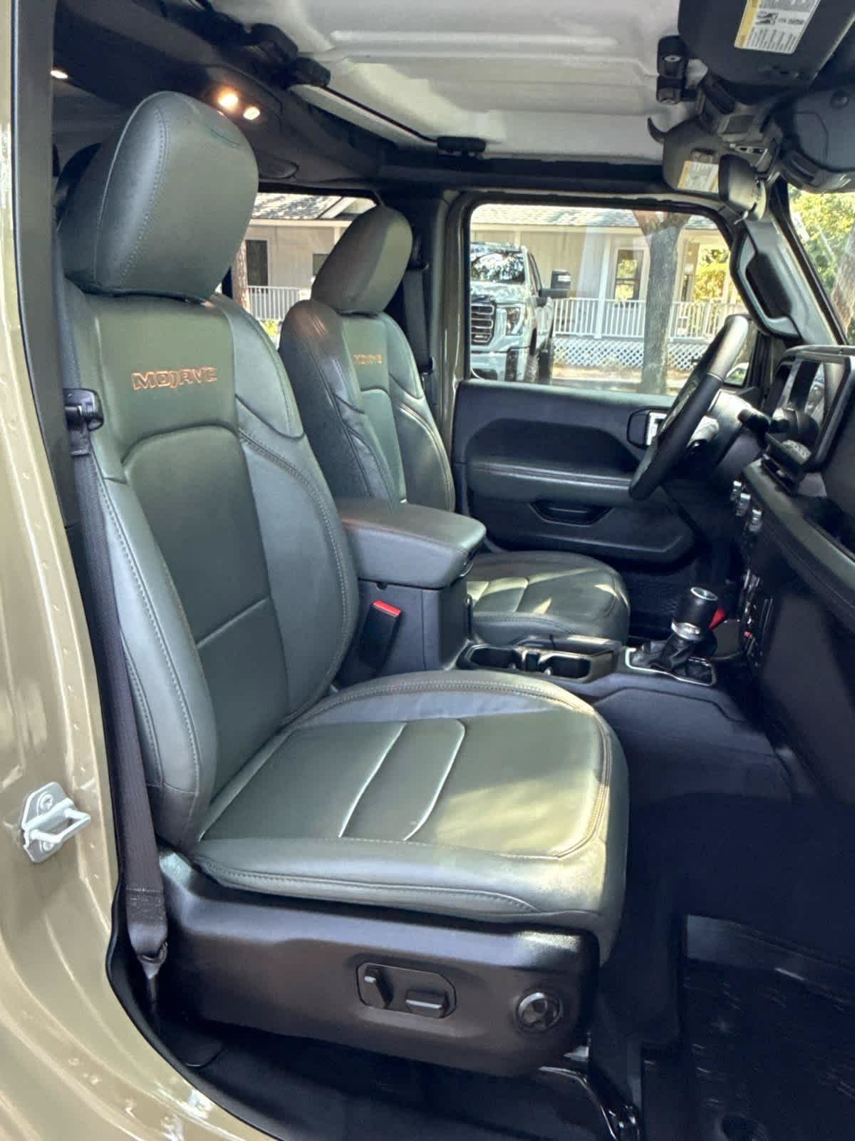 Used 2025 Jeep Gladiator Mojave w/ Convenience Group AWD/4WD image 17