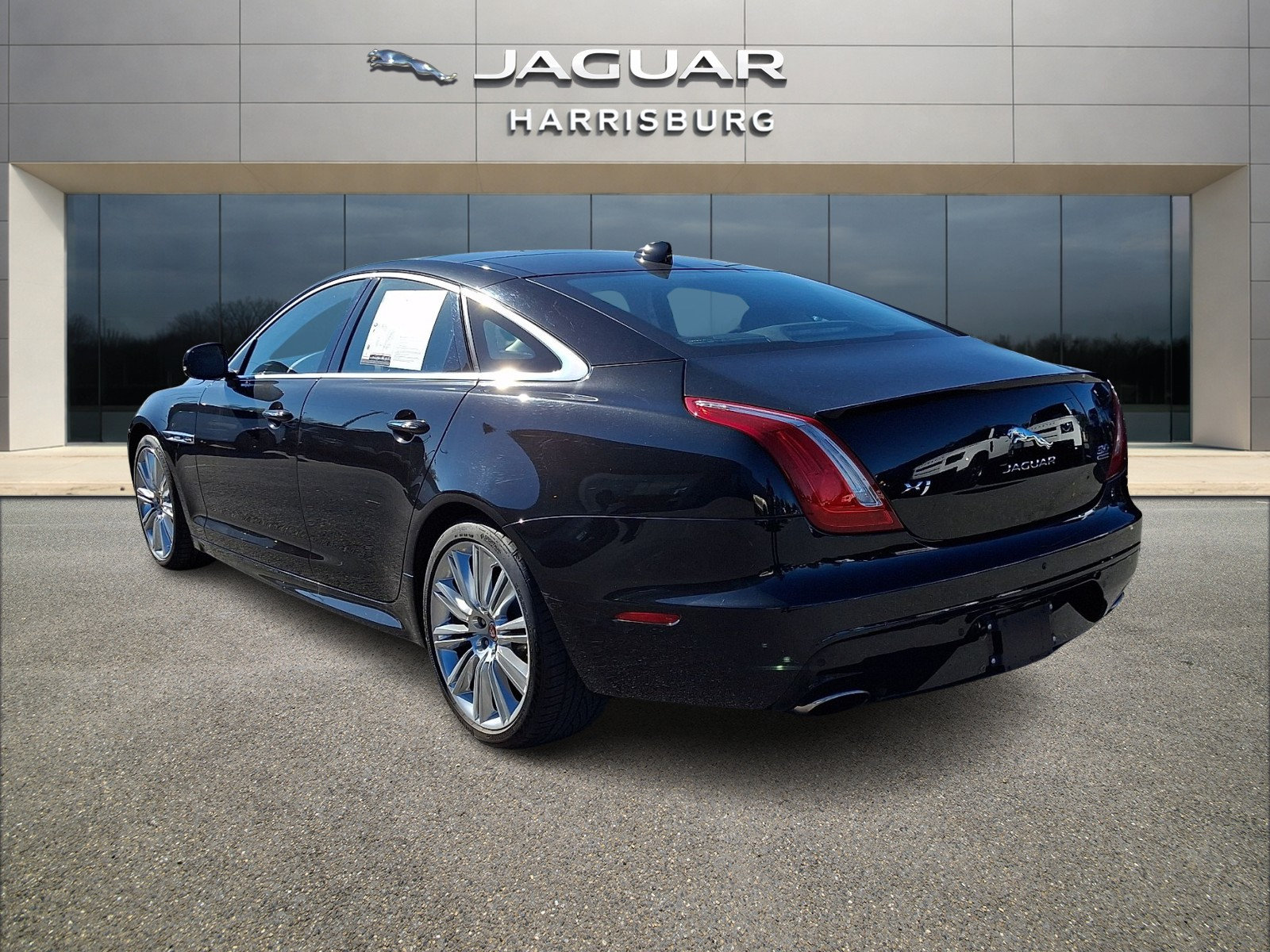 Used 2017 Jaguar XJ R-Sport AWD/4WD image 2