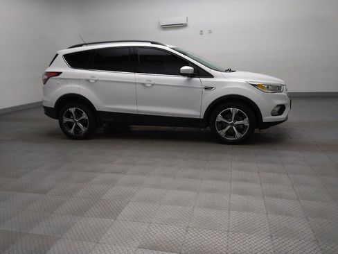 Used 2017 Ford Escape SE w/ Equipment Group 201A FWD image 11