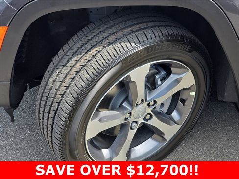 New 2025 Jeep Grand Cherokee L Limited w/ Luxury Tech Group II image 35