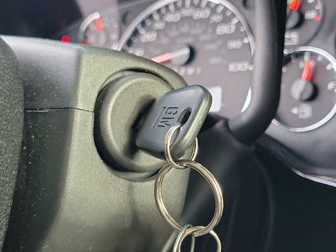 Used 2018 GMC Savana 2500 Extended w/ Enhanced Convenience Package image 28