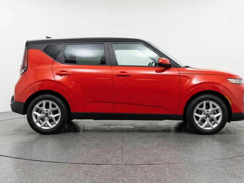Used 2025 Kia Soul LX w/ LX Technology Package image 11