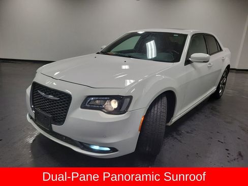 Used 2017 Chrysler 300 S w/ 300S Premium Group image 5