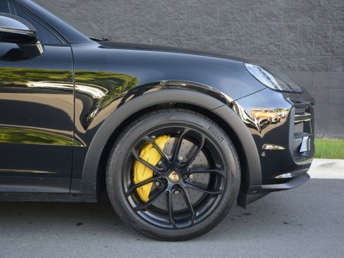 Used 2024 Porsche Cayenne Turbo GT image 42