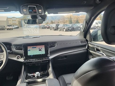 Used 2024 Jeep Wagoneer Series II w/ Flexible Seating Group AWD/4WD image 11