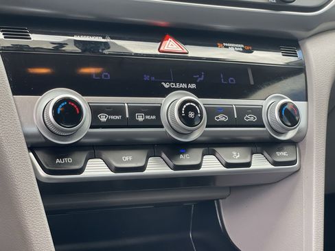 Used 2020 Hyundai Elantra SE image 22