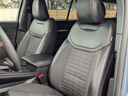 Used 2025 Ford Explorer ST-Line image 14