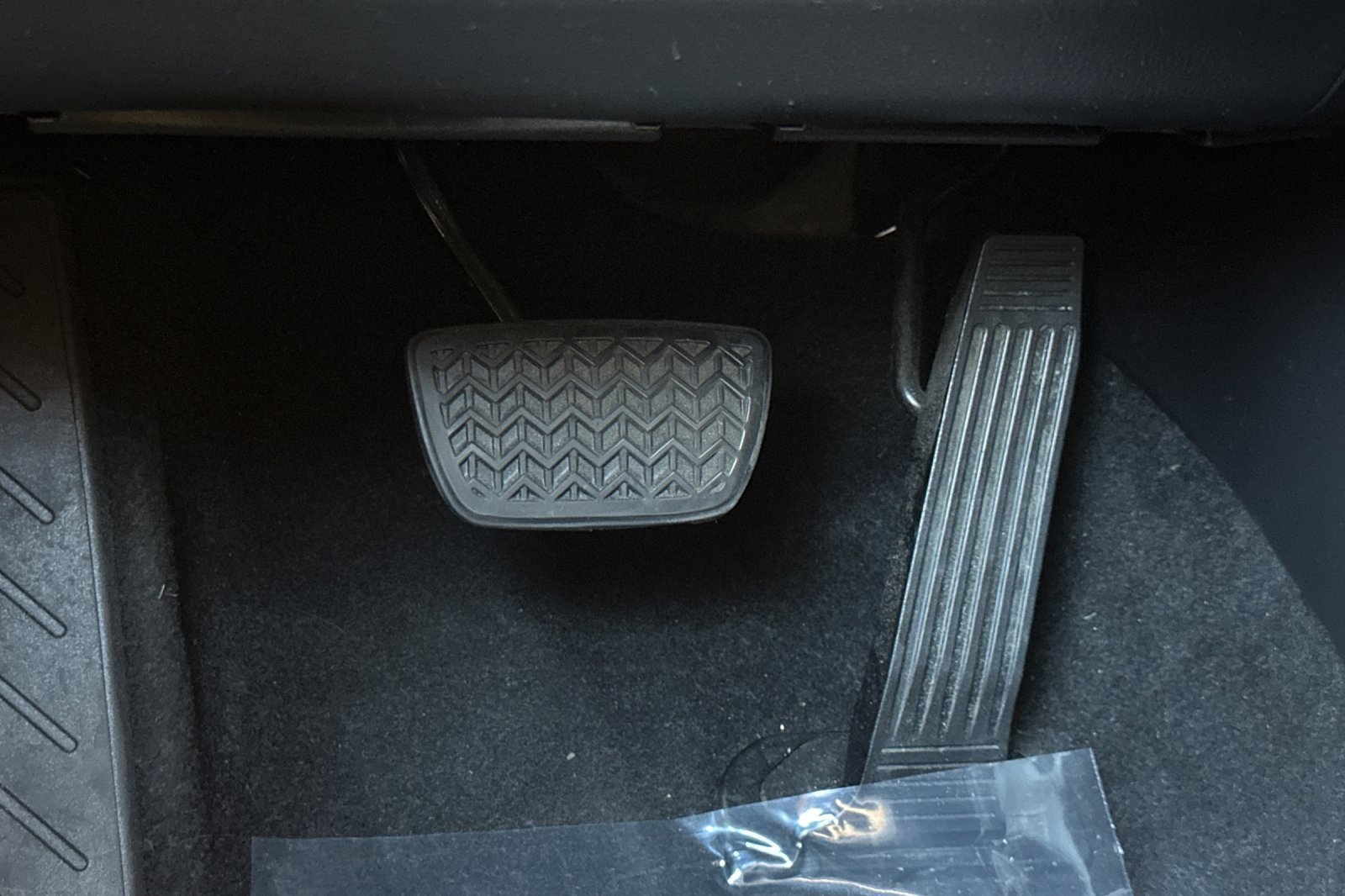 Certified 2020 Toyota RAV4 LE w/ All Weather Liner Package FWD image 33