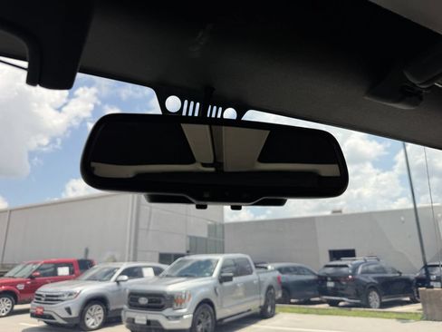 Used 2018 Jeep Wrangler Unlimited Rubicon AWD/4WD image 18