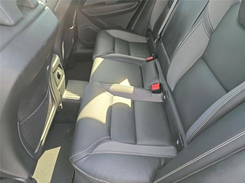 Used 2022 Volvo XC60 T8 R-Design image 15