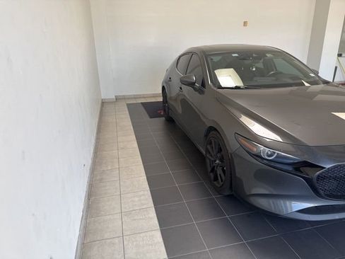 Used 2020 MAZDA MAZDA3 Hatchback w/ Premium Package FWD image 4