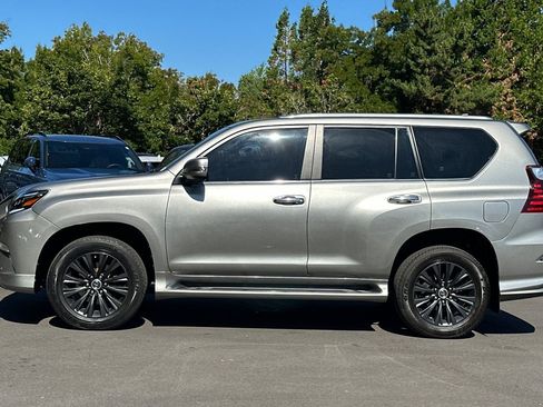 Used 2022 Lexus GX 460 Premium w/ Accessory Package AWD/4WD image 7