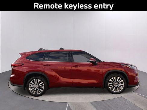 Used 2023 Toyota Highlander Platinum image 5