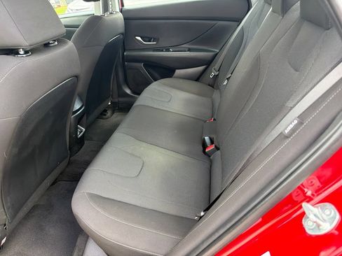 Used 2025 Hyundai Elantra SE FWD image 12