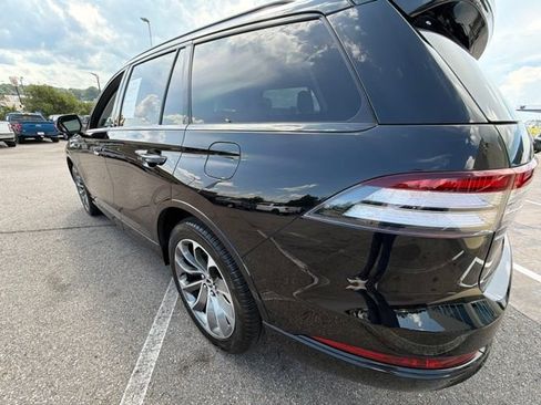 Used 2025 Lincoln Aviator AWD w/ Jet Appearance Package image 6