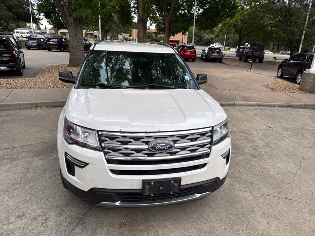Used 2018 Ford Explorer XLT AWD/4WD image 3