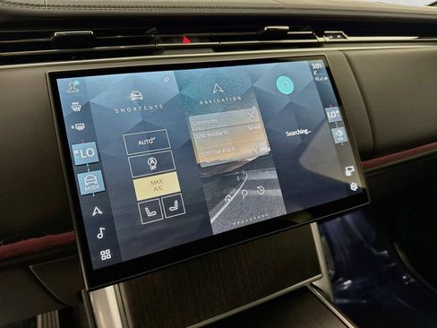 Certified 2025 Land Rover Range Rover SE AWD/4WD image 15