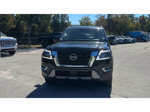 Used 2023 Nissan Armada SL w/ Captain's Chairs Package image 3