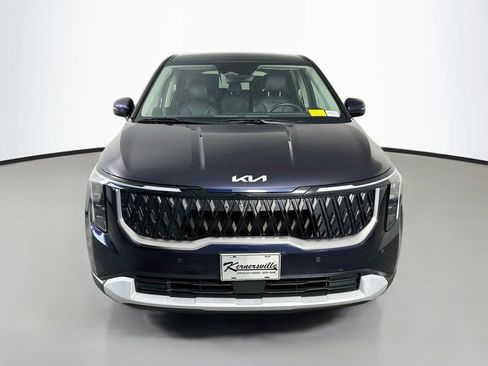 Used 2025 Kia Carnival FWD image 2