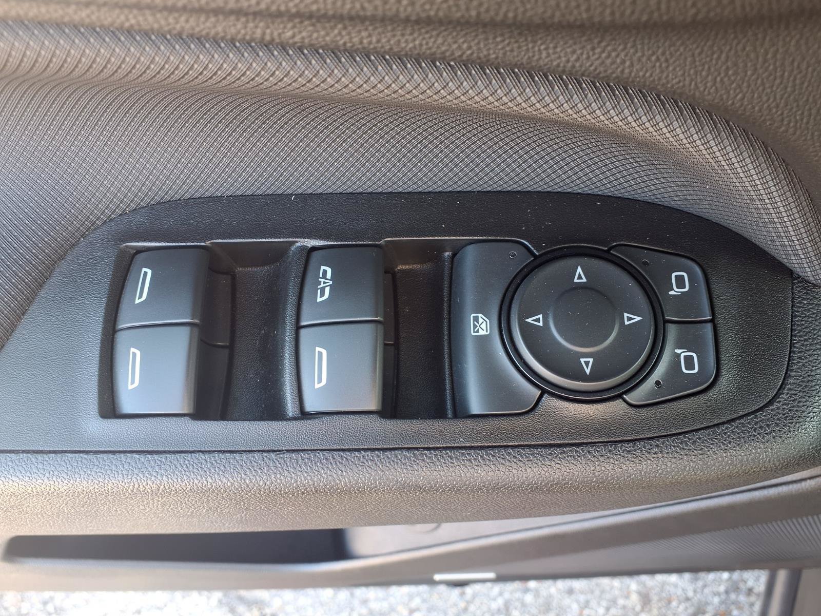 Used 2022 Chevrolet Equinox RS w/ RS Leather Package FWD image 7
