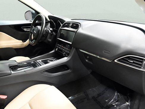 Used 2019 Jaguar F-PACE Premium AWD/4WD image 20
