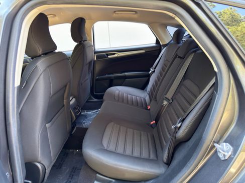 Used 2019 Ford Fusion SE image 33