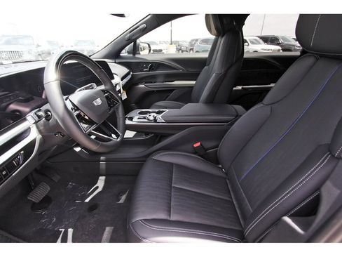 New 2026 Cadillac Lyriq Luxury AWD/4WD image 6