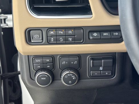 Used 2023 Chevrolet Tahoe Premier w/ Premium Package AWD/4WD image 35