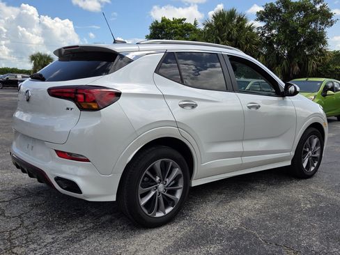 Certified 2022 Buick Encore GX Select w/ Sport Touring Package FWD image 5
