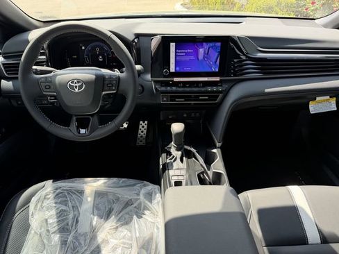 Used 2026 Toyota Camry SE image 9
